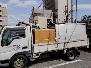 デスク　テーブル　ロッカー　いす　ソファー　プラスチック系廃棄物　等など　廃棄物の処分承りました